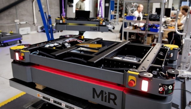 Mobile Industrial Robots továrna