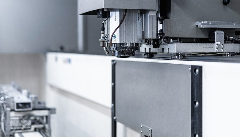 CNC stroj