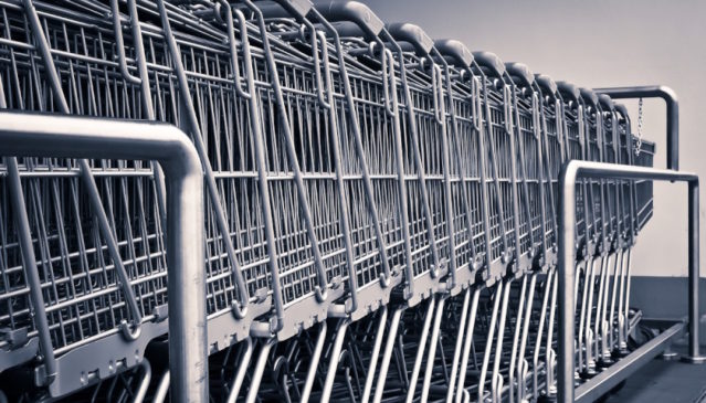 nákupní košík supermarket
