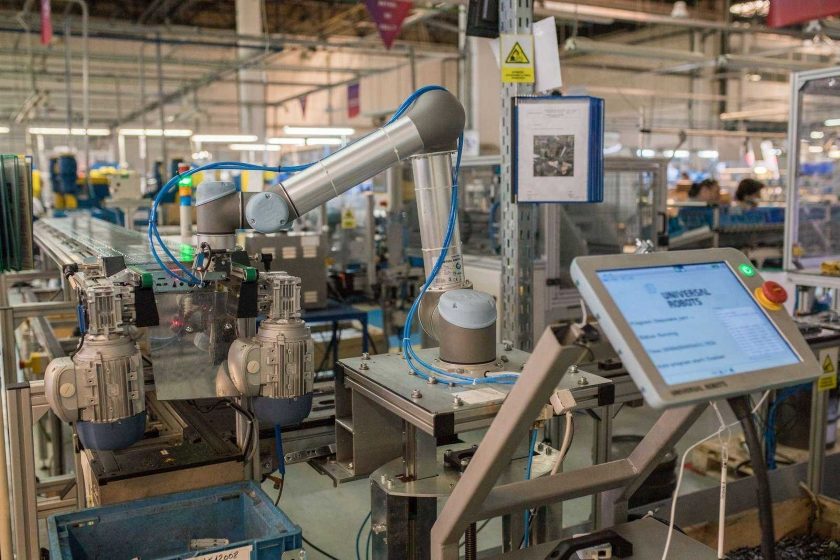ASSA ABLOY roboty UR