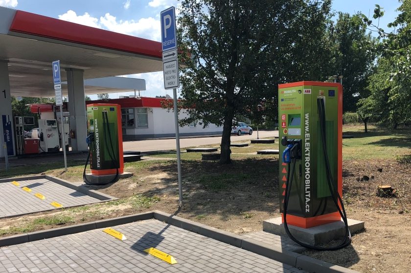 BENZINA-CEZ-Rousinov-elektromobilita